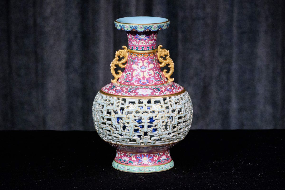 Expensive chinese vase sold for 9 millions Euros