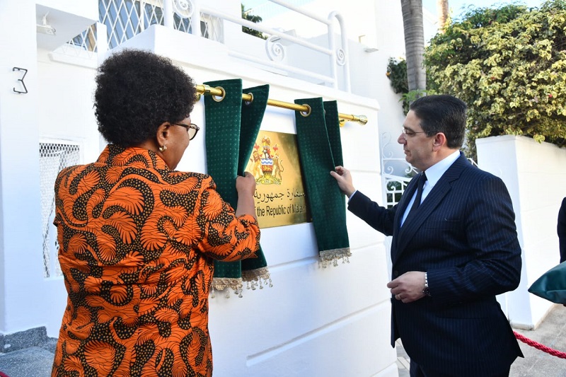 FM Nasser Bourita and his Malawian counterpart, Nancy Tembo. 